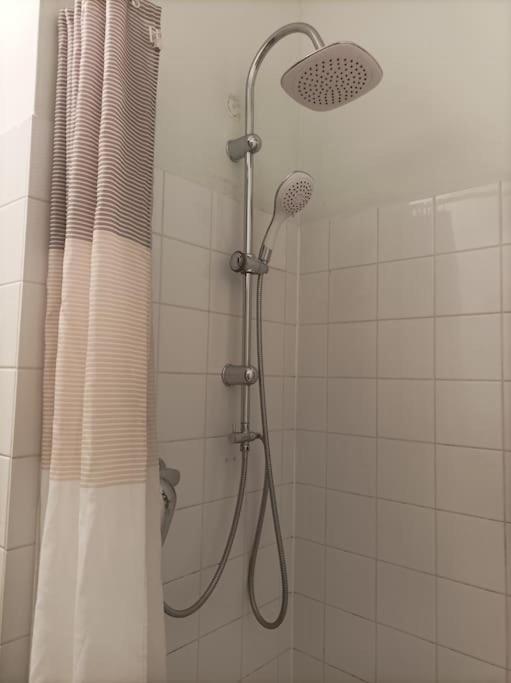 Private Bedroom In Friedrichshain Appartamento